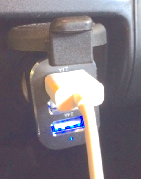 LAUT plug in car